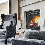 2 Bedroom Ritz-Carlton Chic Decor Valley Views Condo