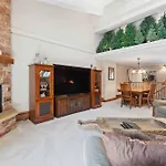 Lodge At Lionshead 405