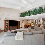 Lodge At Lionshead 405