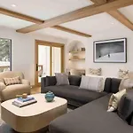 Vail Village Luxury 4 Bedroom, Steps To Slopes!