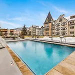 Vail Landmark Condo - Steps To Hiking, Dining & Festivals
