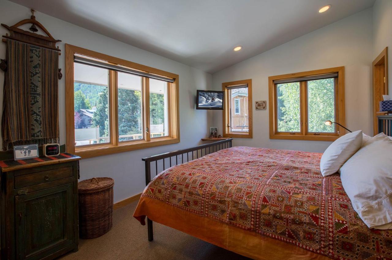 Apartment Mill Creek Court By Realty