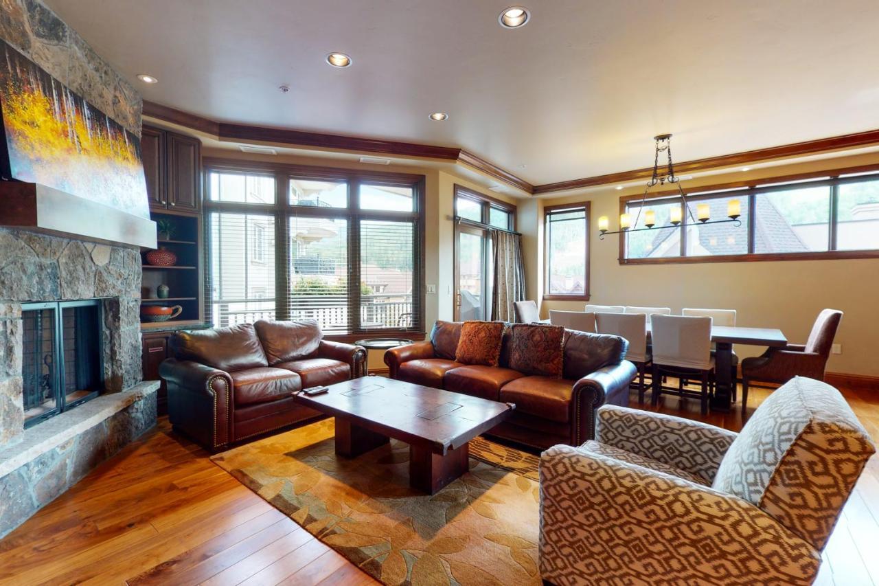 Apartment Lion Square Tower T401 *