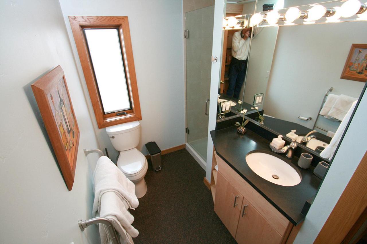 Apartment Mill Creek Court By Realty