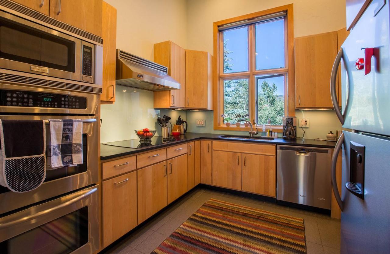 Apartment Mill Creek Court By Realty