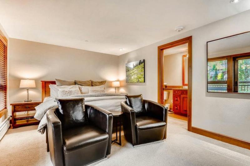 Apartment Ski In, Ski Out 3 Bedroom Mountain Residence In The Heart Of Lionshead Village With Heated Slope Side Pool And Hot Tub *
