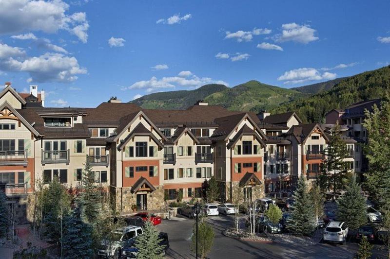 Ski In, Ski Out 3 Bedroom Mountain Residence In The Heart Of Lionshead Village With Heated Slope Side Pool And Hot Tub *