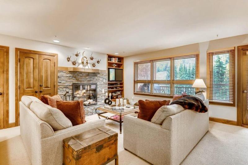 Ski In, Ski Out 3 Bedroom Mountain Residence In The Heart Of Lionshead Village With Heated Slope Side Pool And Hot Tub