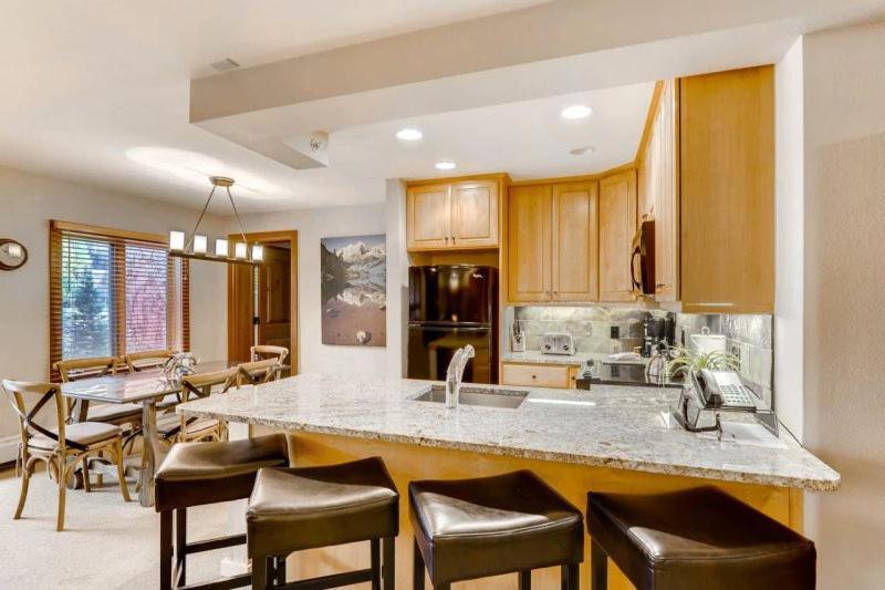 Ski In, Ski Out 3 Bedroom Mountain Residence In The Heart Of Lionshead Village With Heated Slope Side Pool And Hot Tub Apartment *