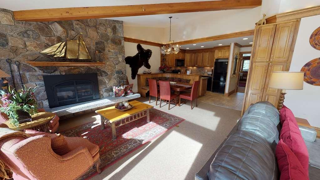 Lodge Manor *
