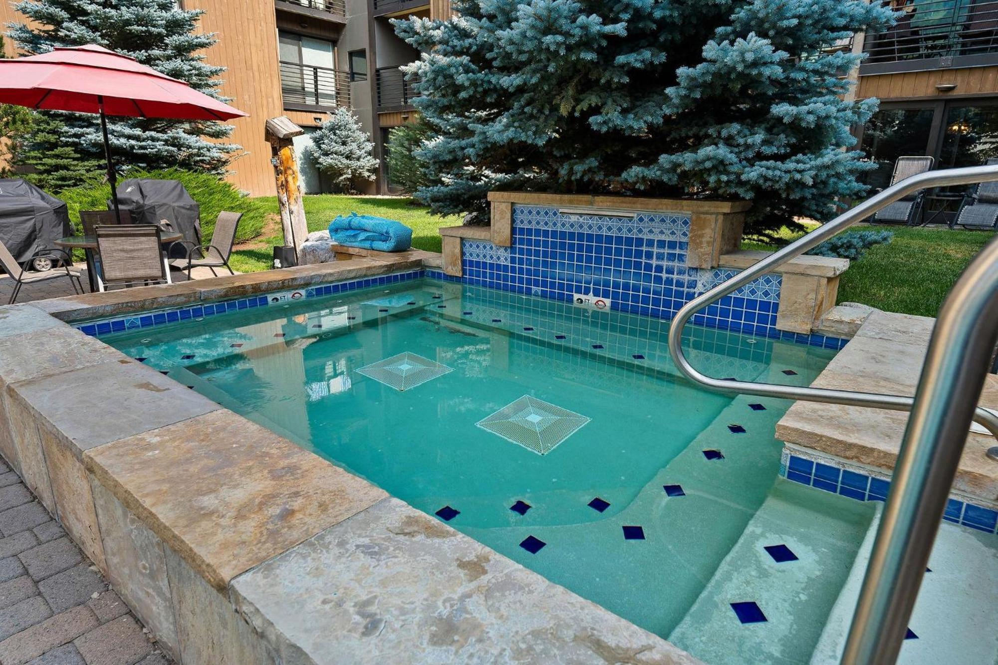 International Unit 207 * Vail