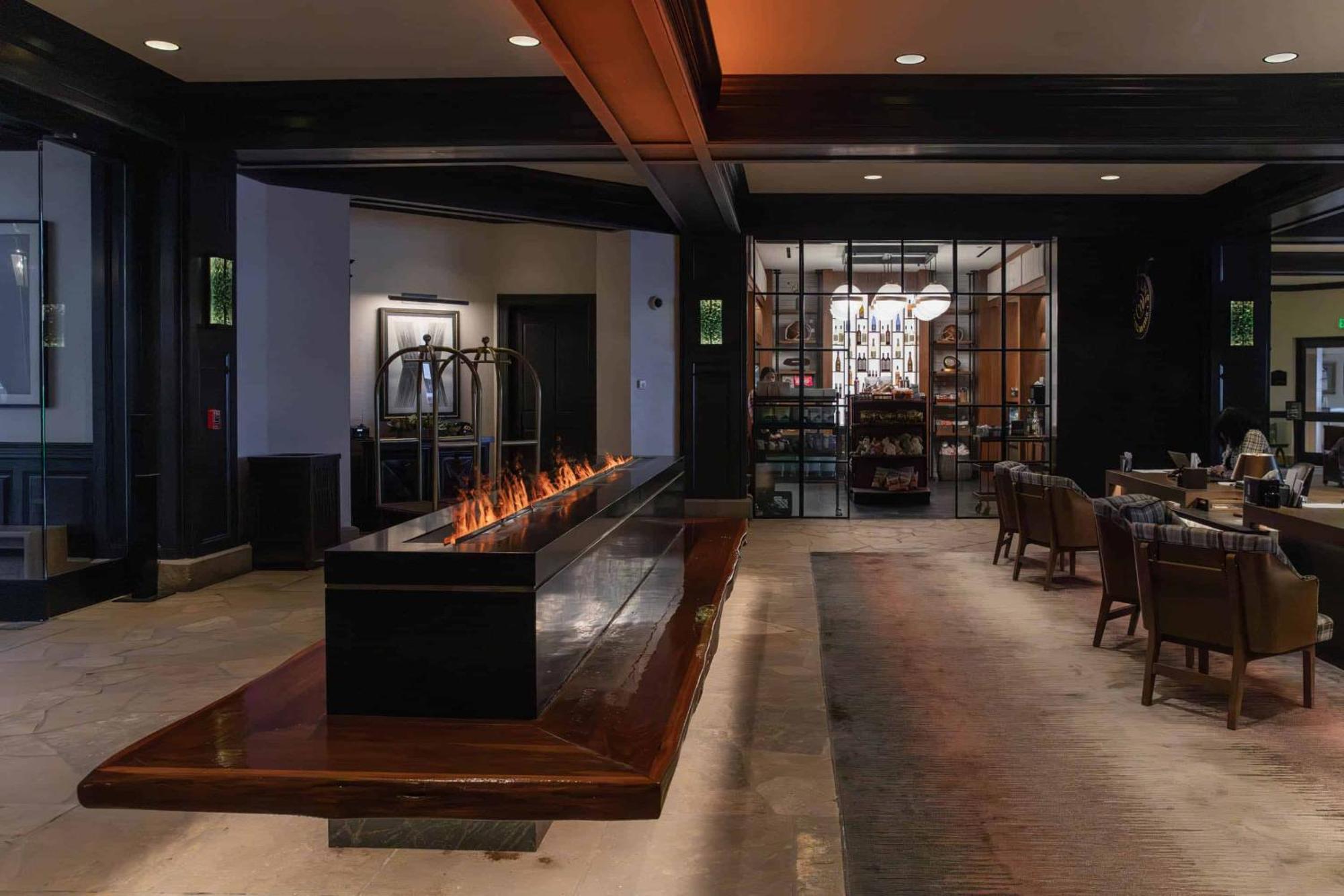 Altus 302 By East West Hospitality *