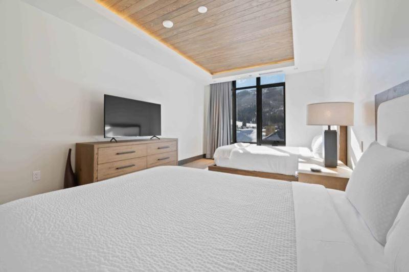 Altus 302 By East West Hospitality *