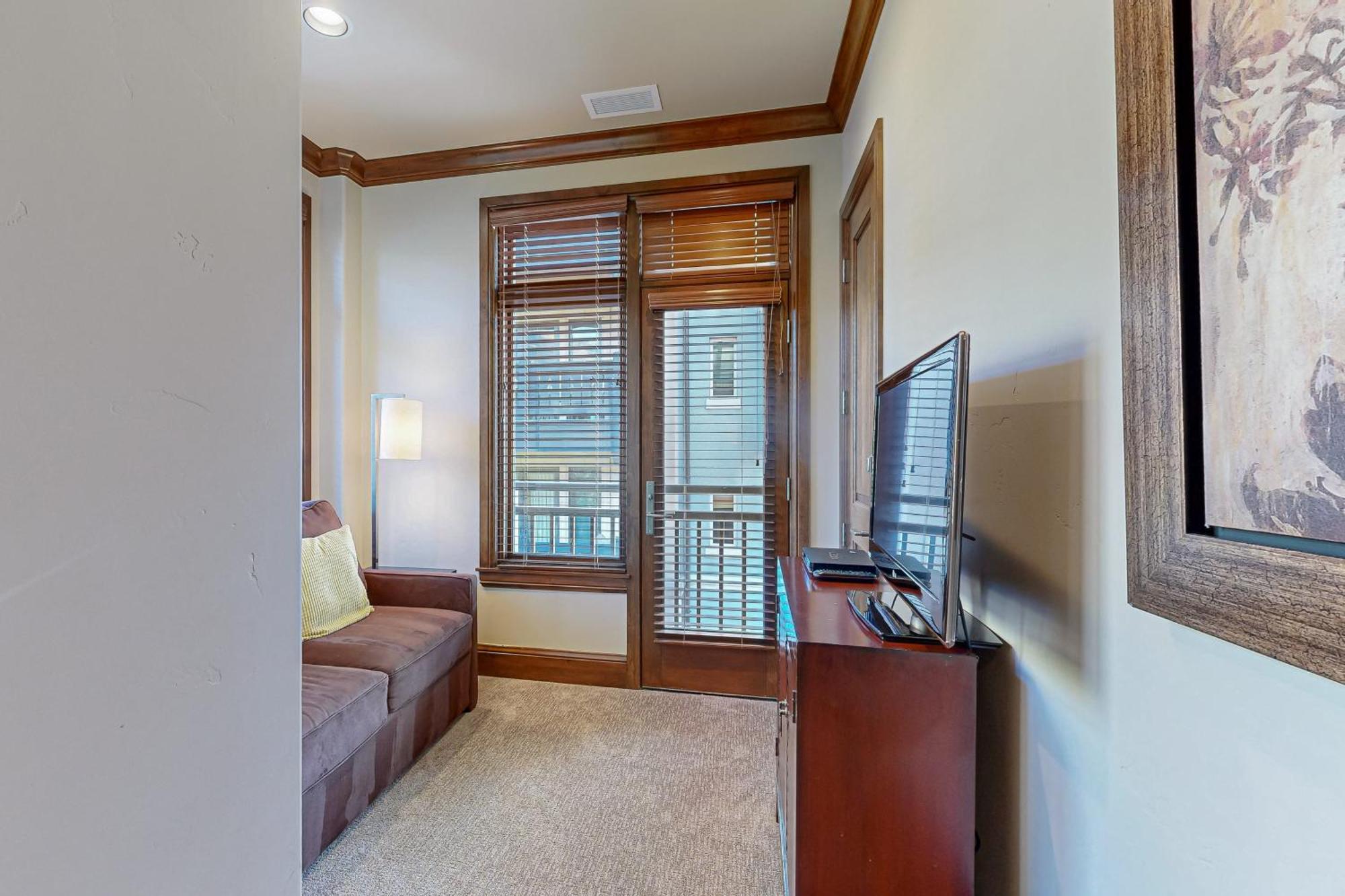 Apartment Lion Square Tower T401