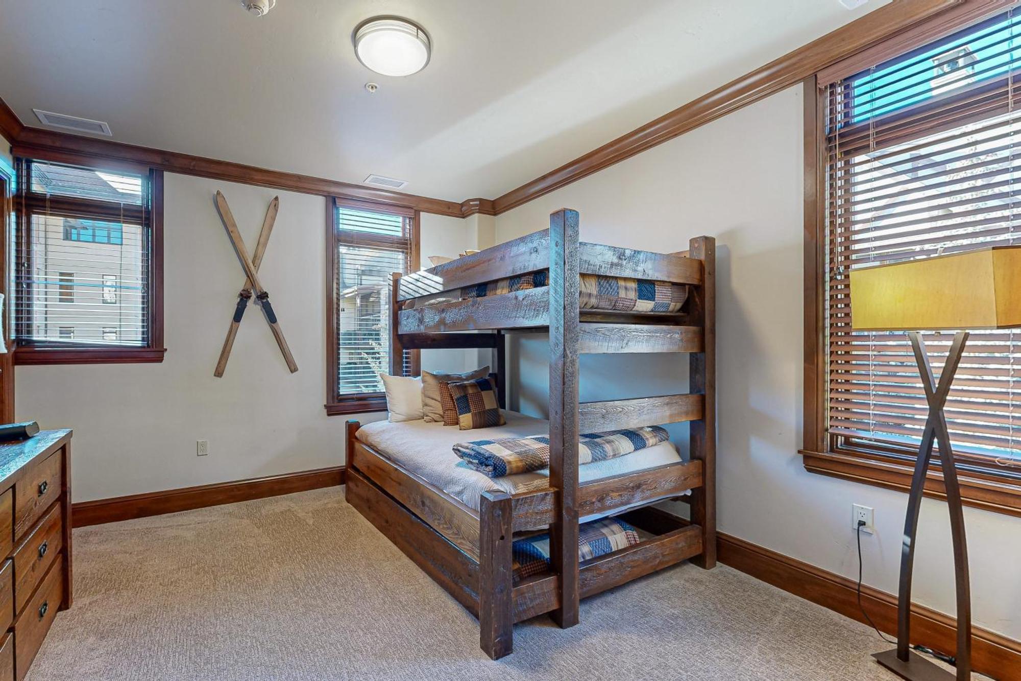 Lion Square Tower T401 Apartment