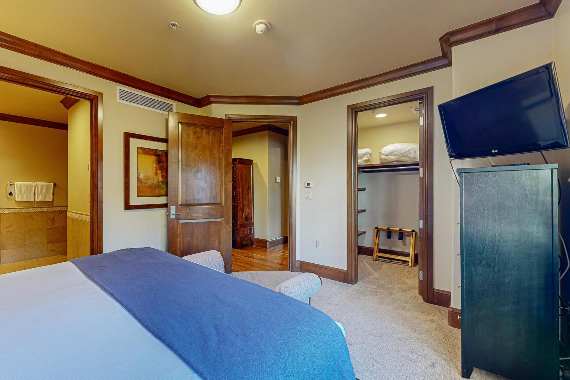 Lion Square Tower T401 Apartment Vail