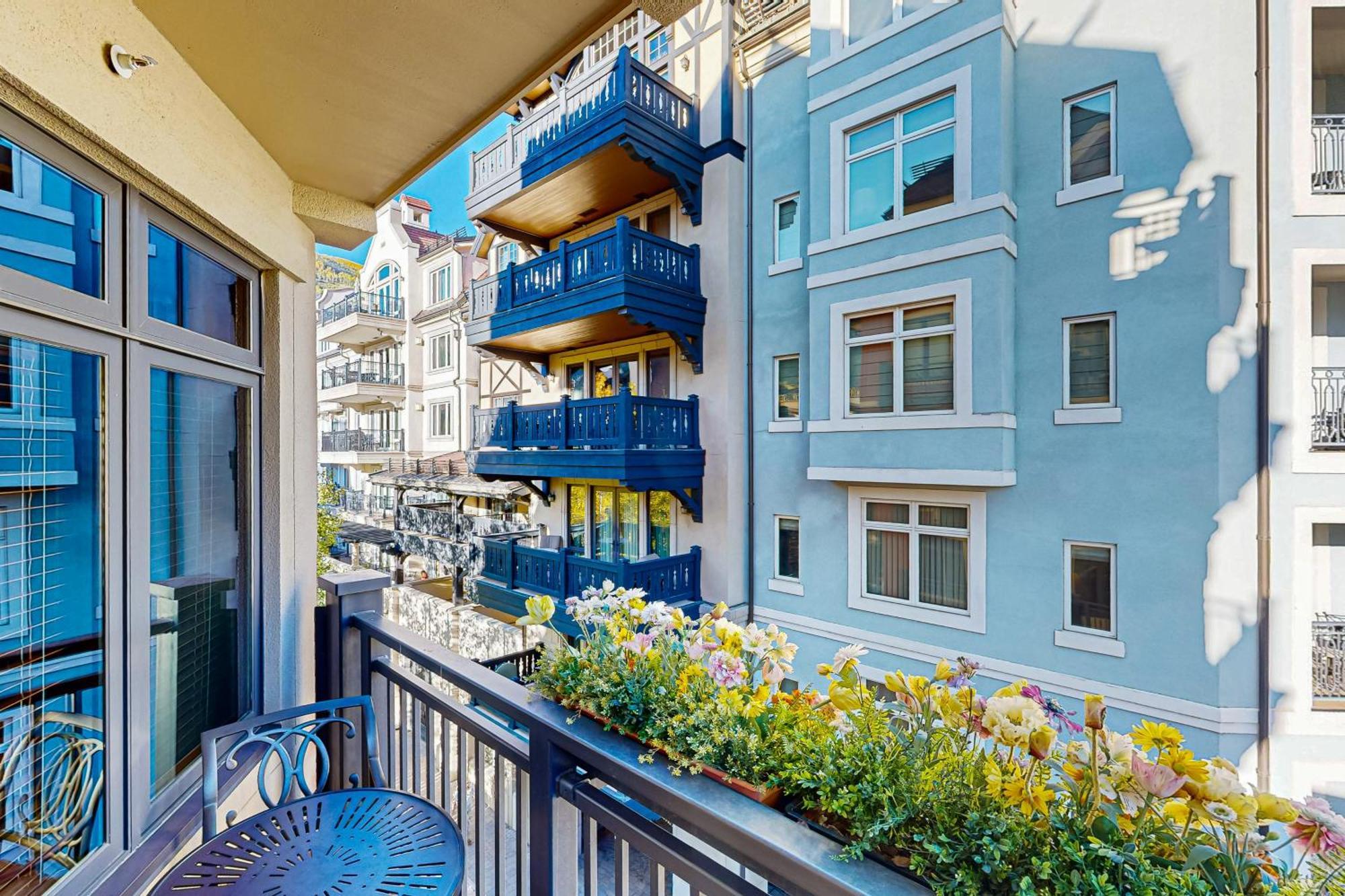 Lion Square Tower T401 Apartment *