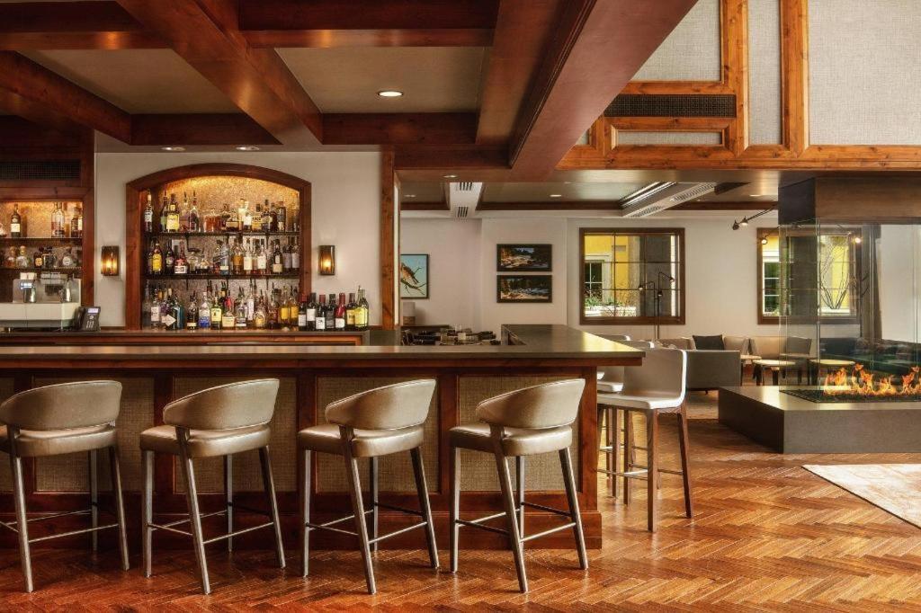The Ritz-carlton Club, Hotel