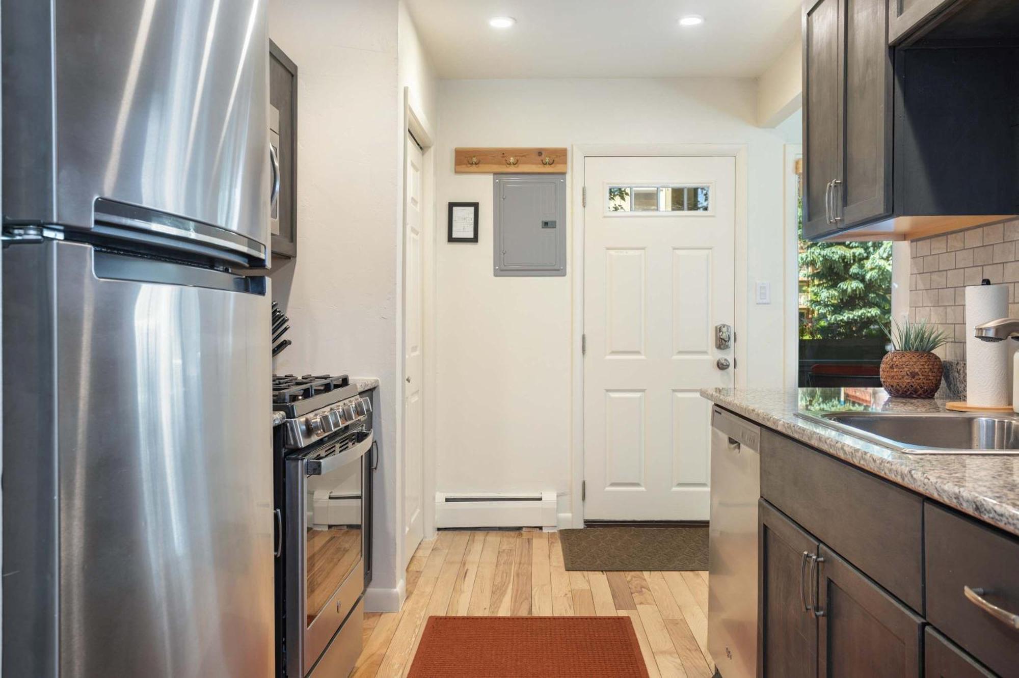 Cozy With Fireplace Close To Lifts