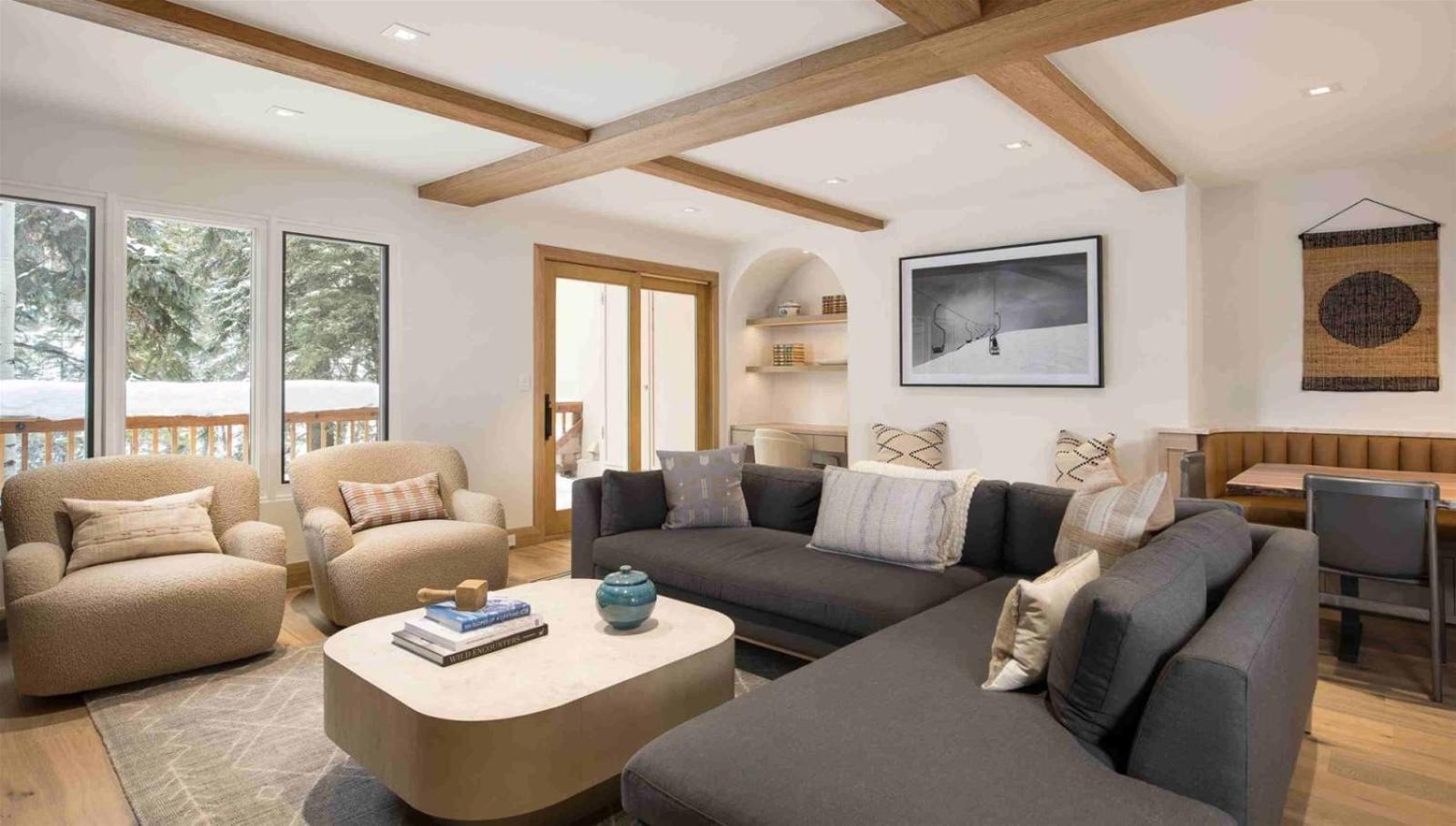 Village Luxury 4 Bedroom, Steps To Slopes!
