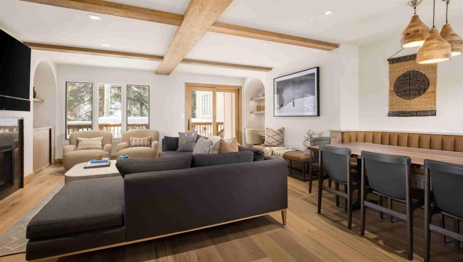 Village Luxury 4 Bedroom, Steps To Slopes!