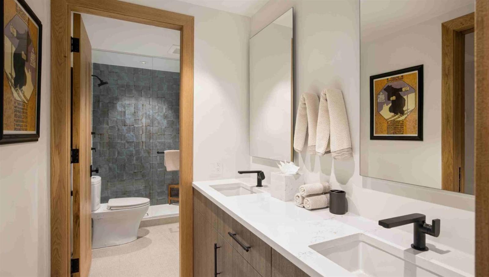Village Luxury 4 Bedroom, Steps To Slopes! Apartment Vail