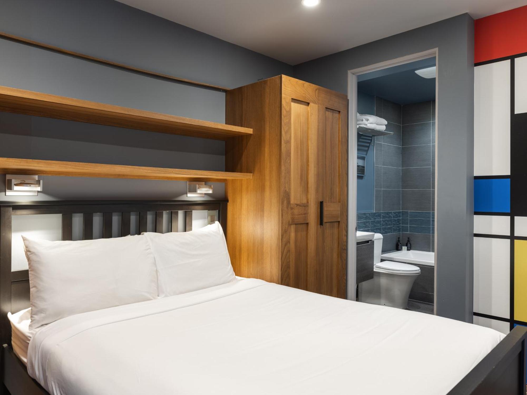 Apartment 21 - Coraltree Collection *
