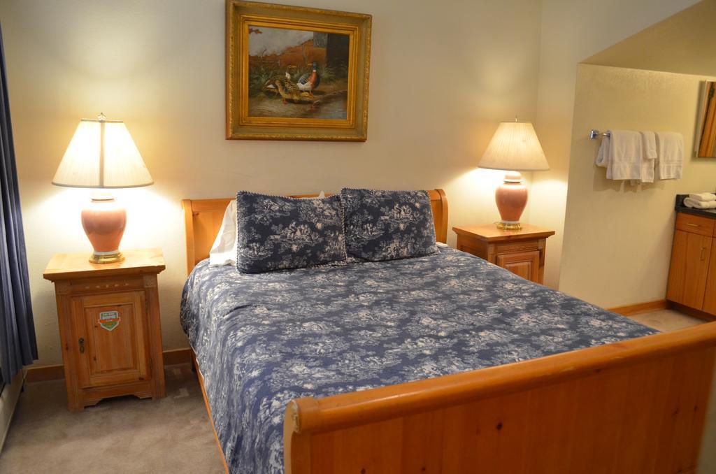 Center Place 3* Vail