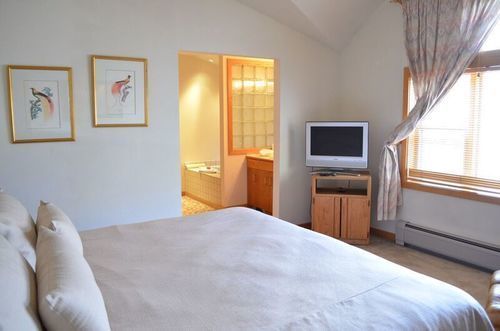Center Place 3* Vail