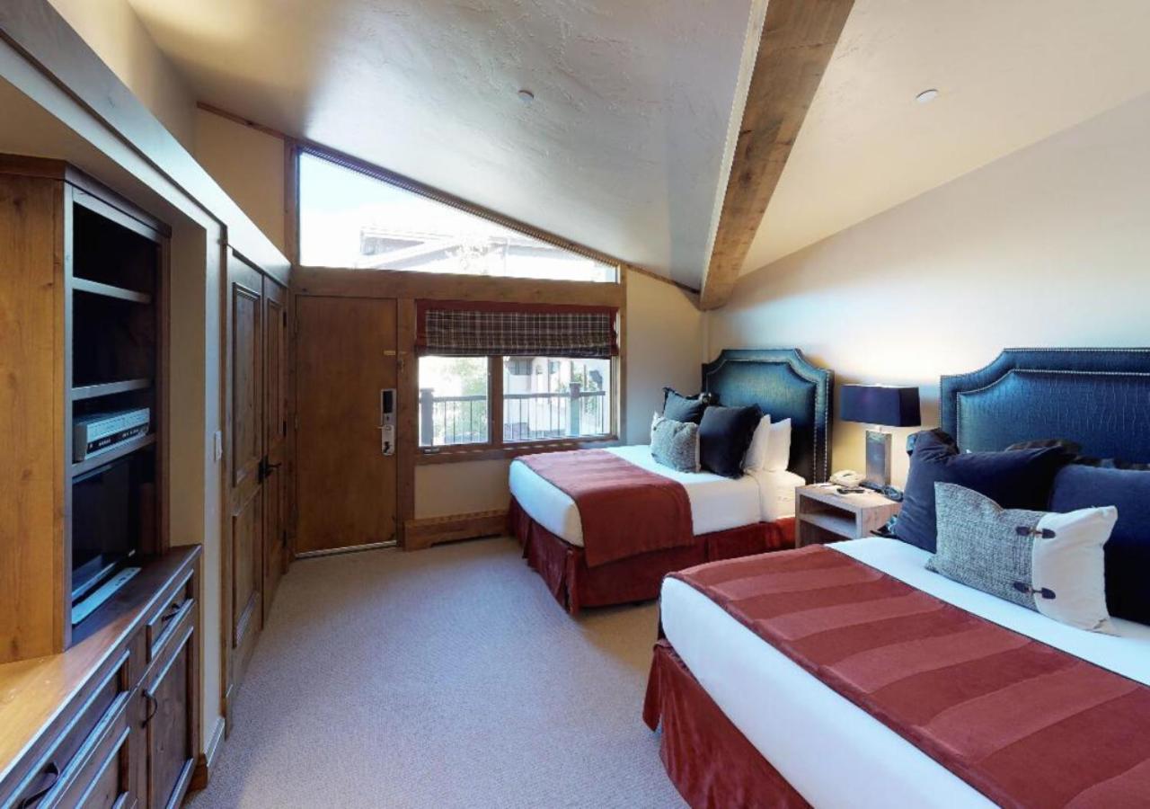 Lodge Manor